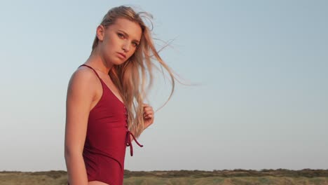 Slim-blonde-girl-posing-at-the-beach