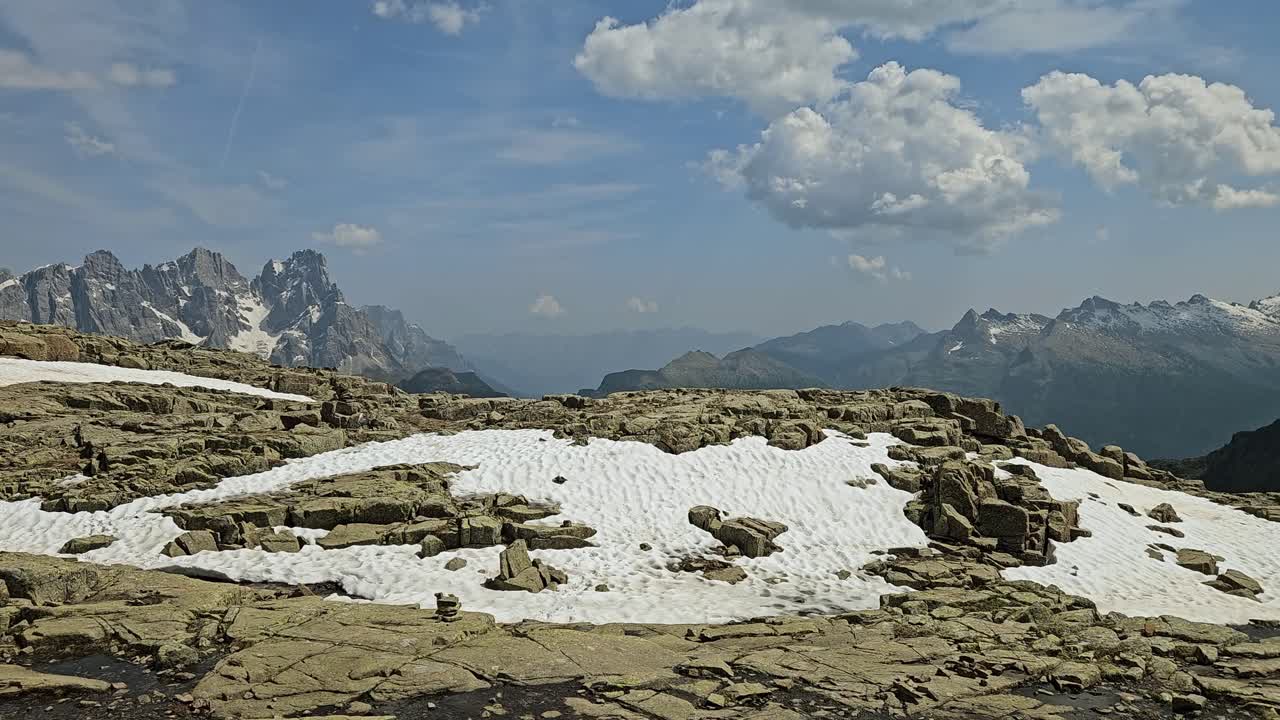 Bred udsigt over Pale di San Martino og Lagorai fra Cima Juribrutto, italienske Dolomitter
