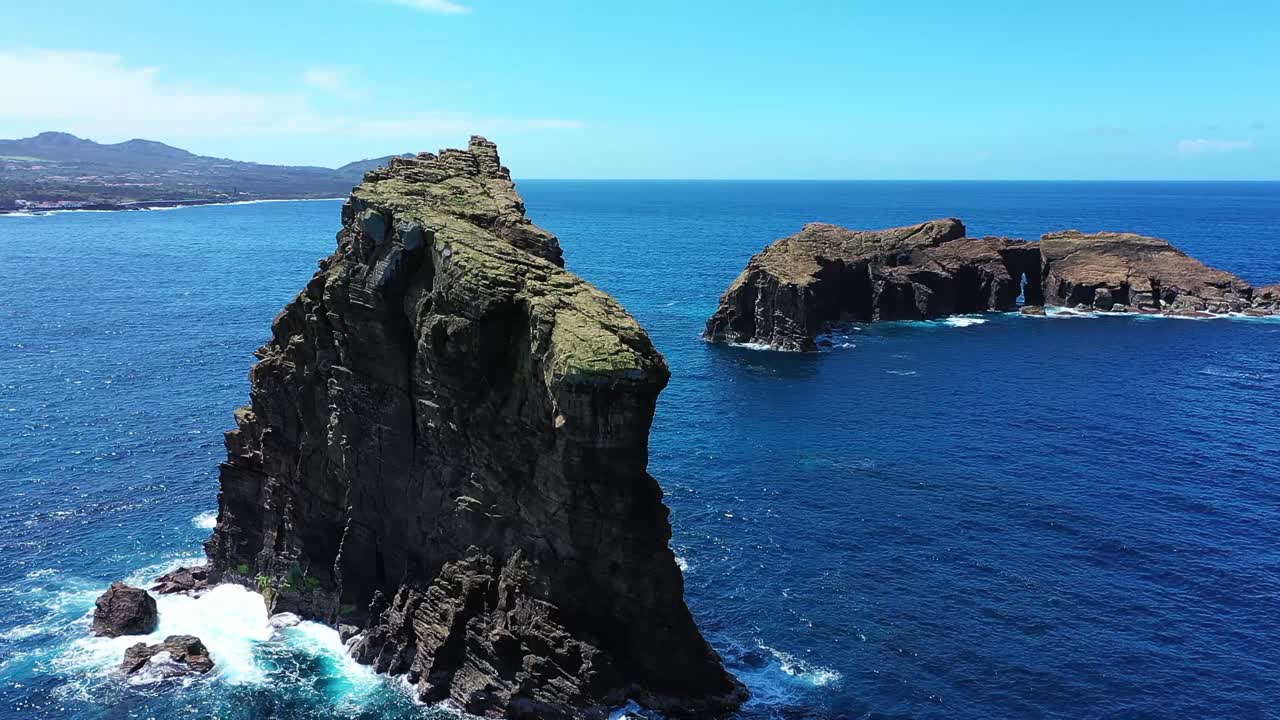 ilhéus da madalena, isla pequeña entre las islas faial y pico, azores