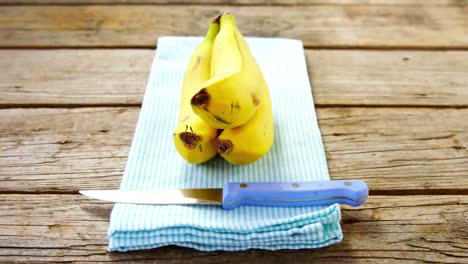 bananas and knife on napkin