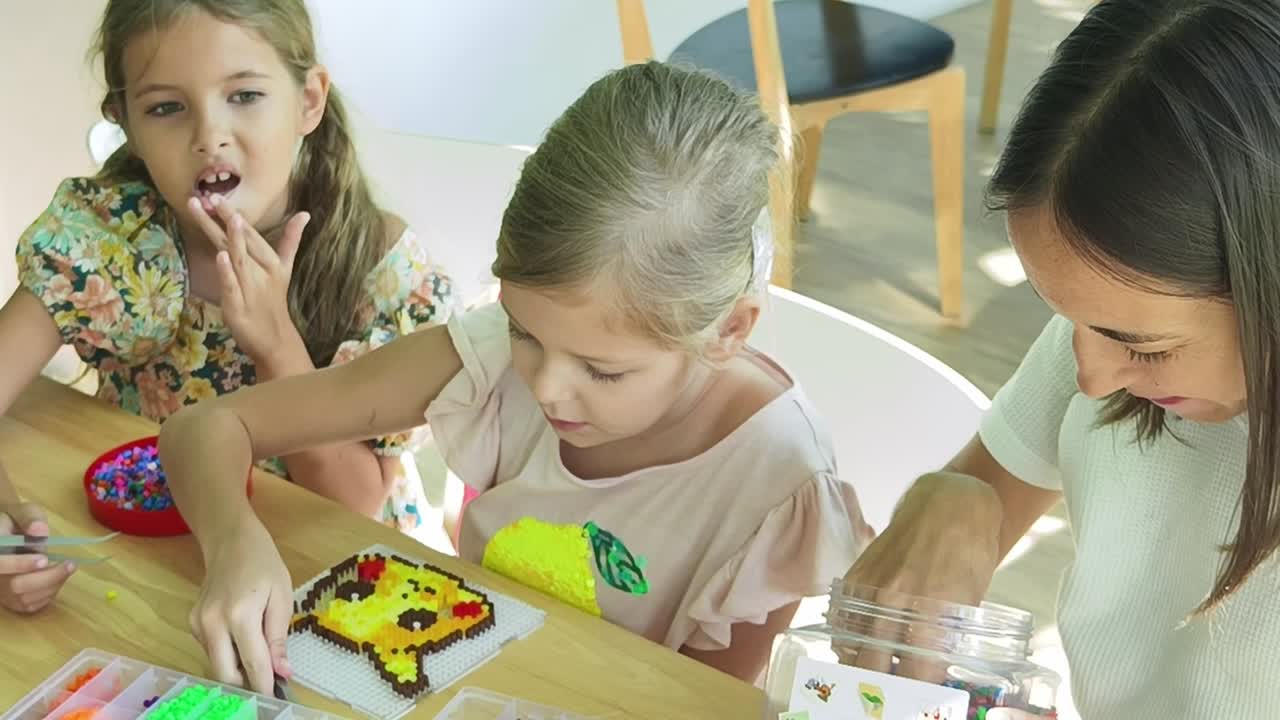 taller de perlas para niños