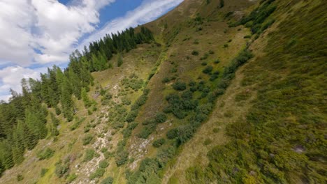 Fliegende-Fpv-drohne-In-Davos-In-Der-Schweiz