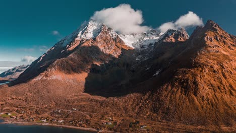 Majestätische-Berge-Des-Lofoten-Archipels