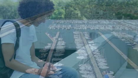 animación de un hombre usando un teléfono inteligente sobre el muelle del barco