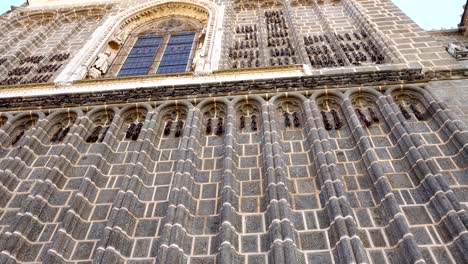 el monasterio de san juan de los reyes en toledo, españa. tiroteo en el movimiento.