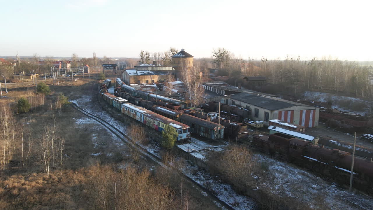 vista aérea del antiguo y abandonado depósito de locomotoras
