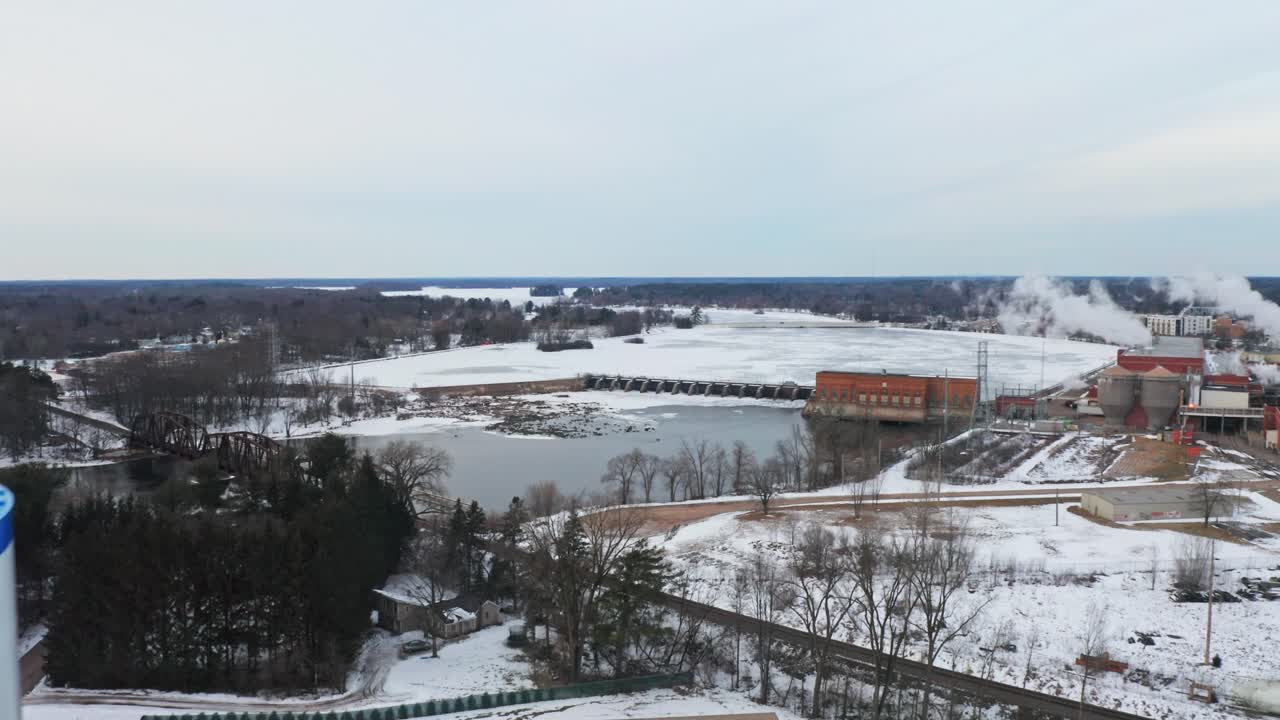 항공, 겨울철 스티븐스 포인트 급수탑, 얼어붙은 위스콘신 강