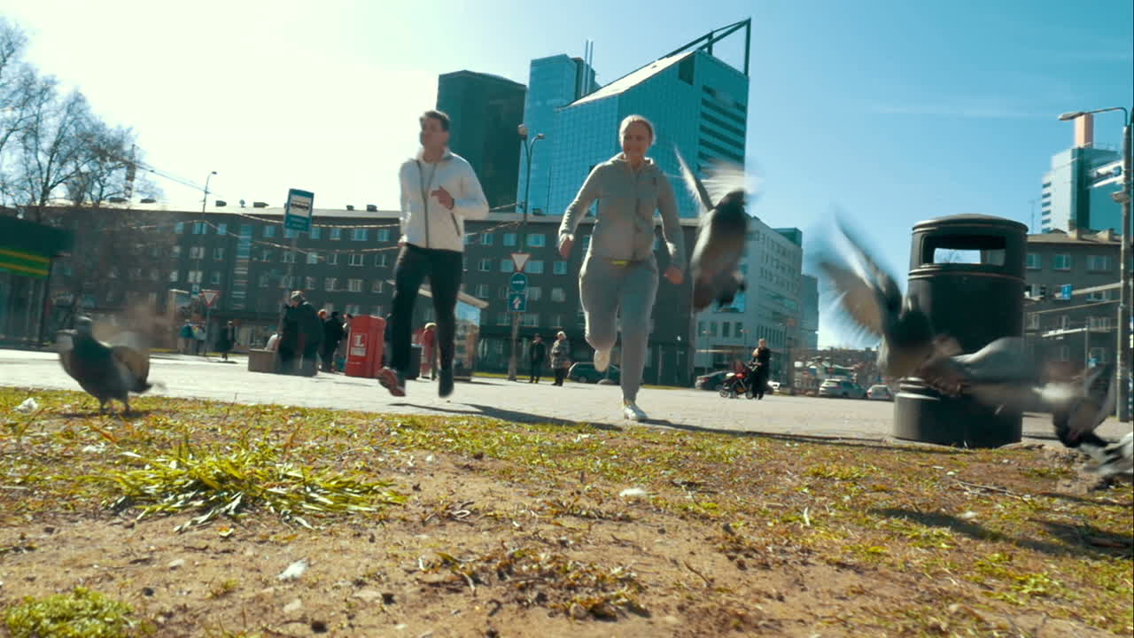 매일 아침 함께 달려갑니다.