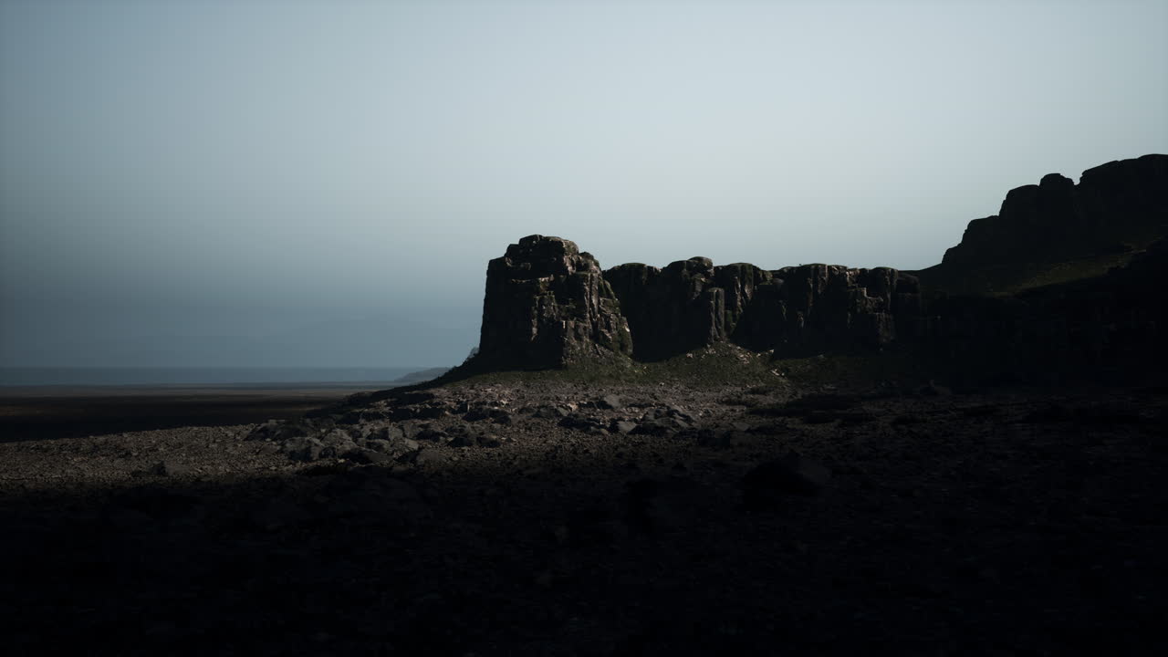 바다를 내려다보는 극적인 절벽