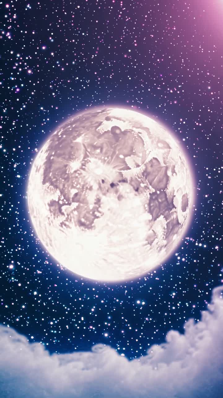 Una scena video eterea e suggestiva di una luna piena splendente su un cielo stellato, ripresa dal basso