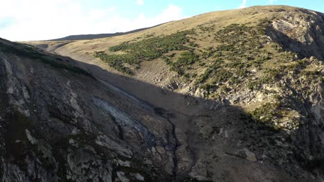 imágenes aéreas de drones en las montañas de colorado cerca de st