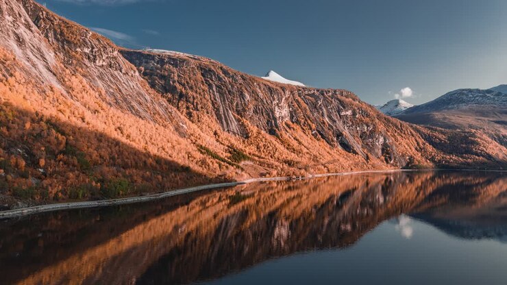 Vista aerea della costa di Eresfjord