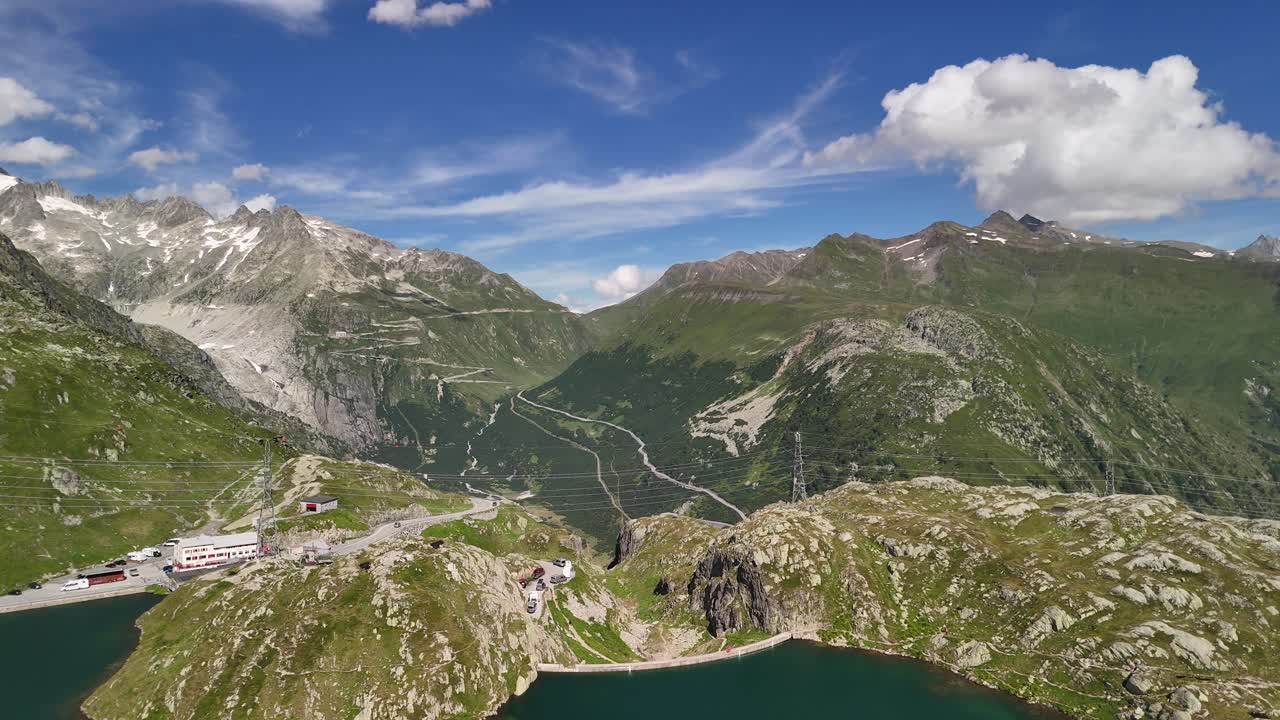 el lago totensee, los alpes suizos, las montañas grimsel, obergoms, valais, suiza