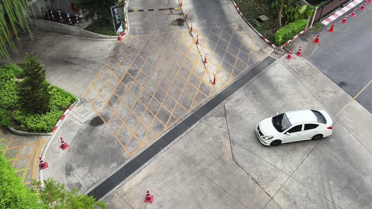 아파트 단지 의 주차장