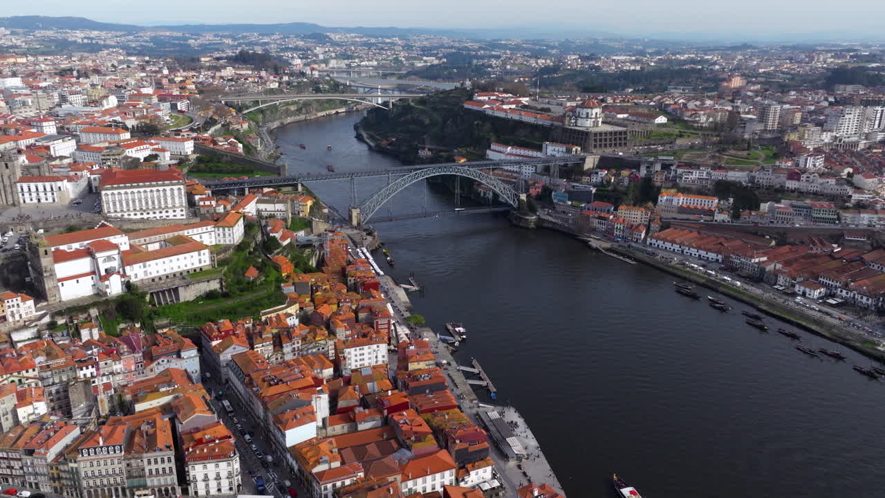 Modern and historic Porto side by side