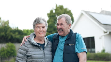 Feliz-Pareja-De-Ancianos-Y-Retrato-Con-Casa-Nueva