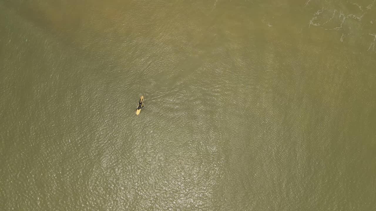 라 페드레라 대서양 우루과이에서 패들링을 배우는 신인 서퍼