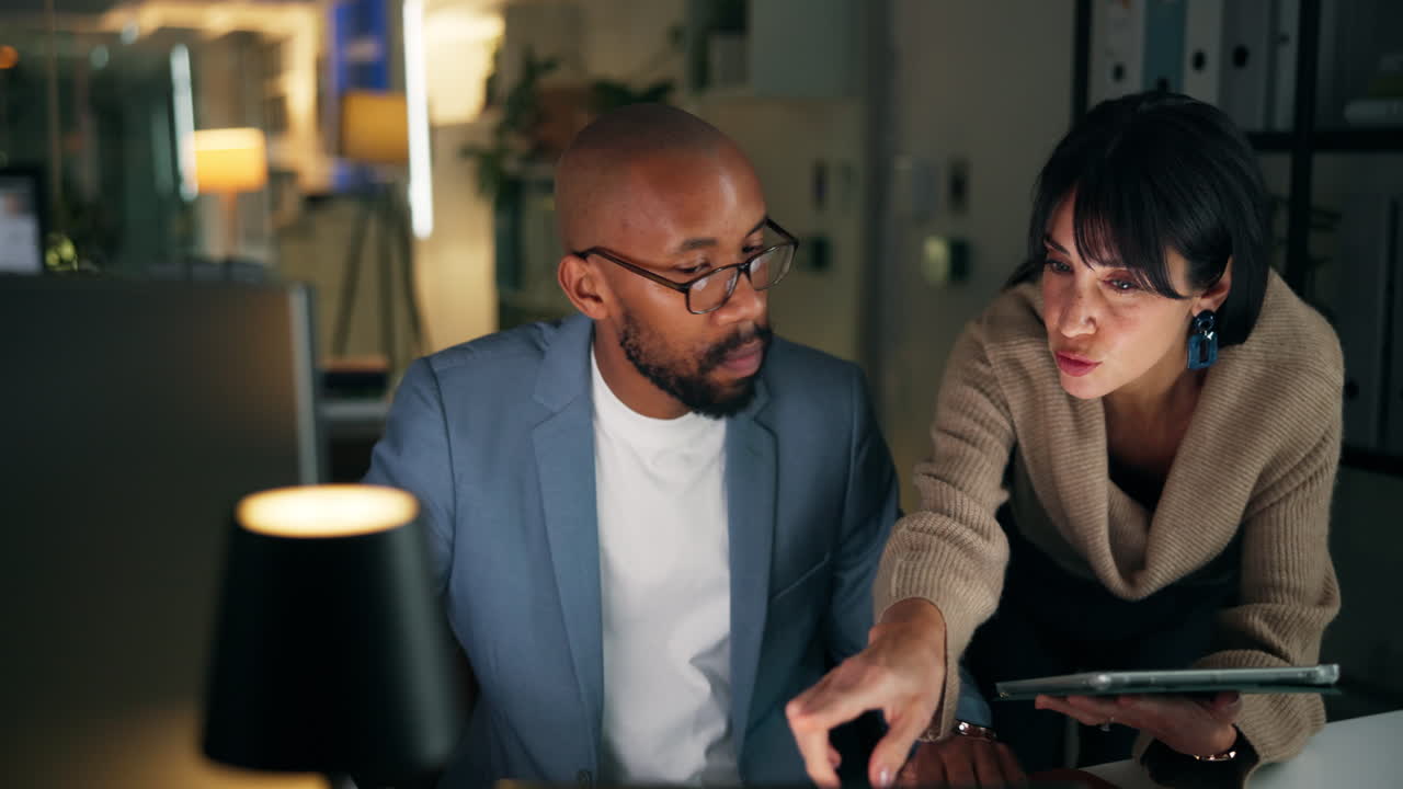 Business colleagues collaborating in the office