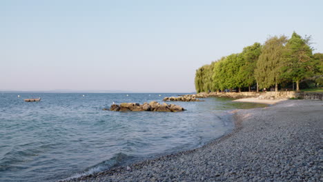 stony-lakeshore-in-the-morning