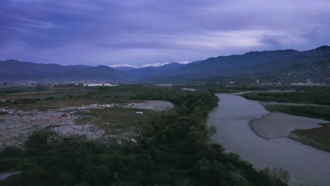 Vista-Aérea-Del-Vertedero-Cercano-A-La-Ciudad-De-Batumi-Y-Al-Río-Chorokh,-Georgia