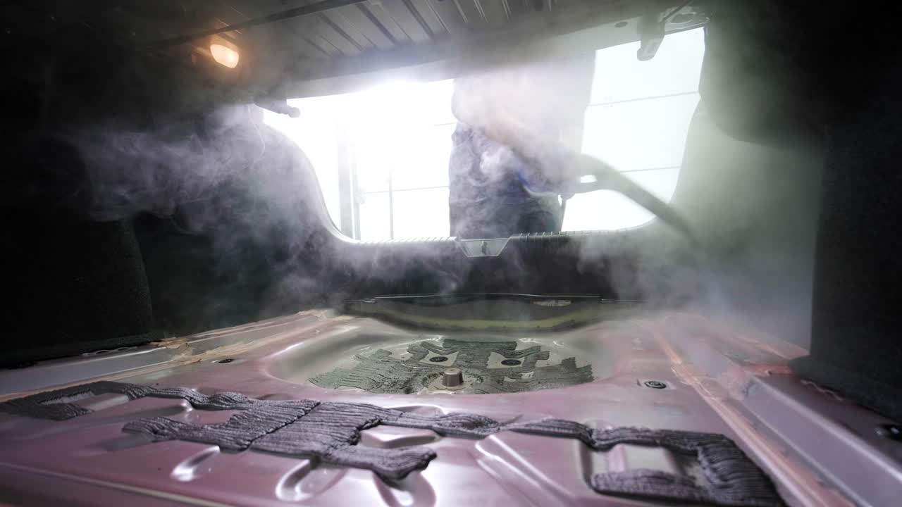 limpieza profesional de automóviles. lavado de sars. detalles interiores. limpieza en seco y detalles del interior de un automóvil. limpeza profunda de asientos. limpeza de espuma en el lavado de automóviles; limpieza del panel del automóvil del polvo. una aspiradora