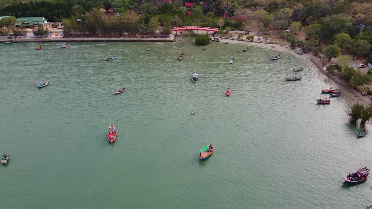 paisaje aéreo de la bahía tropical en tailandia