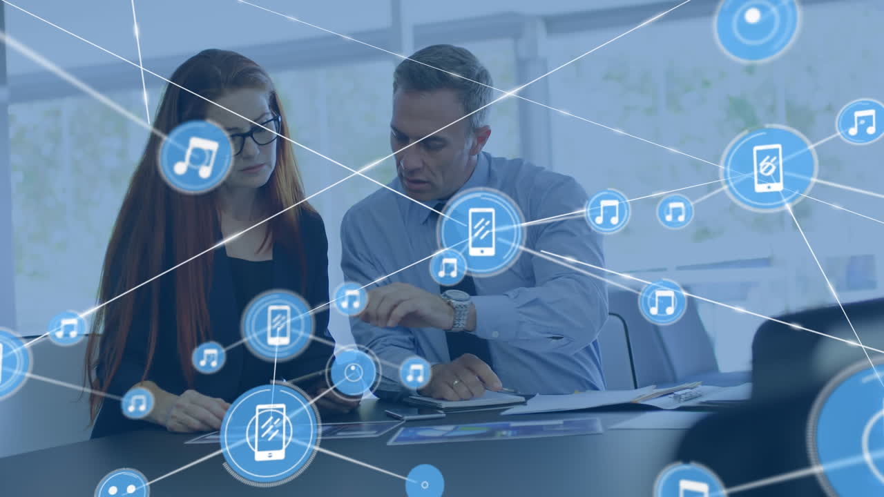 animación de la red de conexiones entre diversas personas de negocios en la oficina