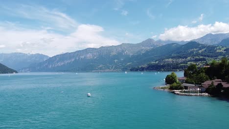 Paisaje-Aéreo-Con-Hermoso-Lago