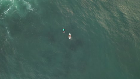 surfeando en limón, costa rica! buenas olas