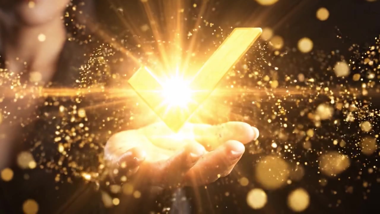 Eine Hand hält ein glänzendes goldenes Häkchen, das Erfolg, Zustimmung und Leistung in einem beruflichen oder persönlichen Kontext symbolisiert.