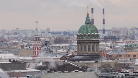 Vista-De-St.-Petersburgo-Desde-La-Columnata-De-La-Catedral-De-San-Petersburgo.-Isaac.