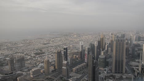 una vista aérea del centro de dubai con sus grandes edificios y muchos rascacielos