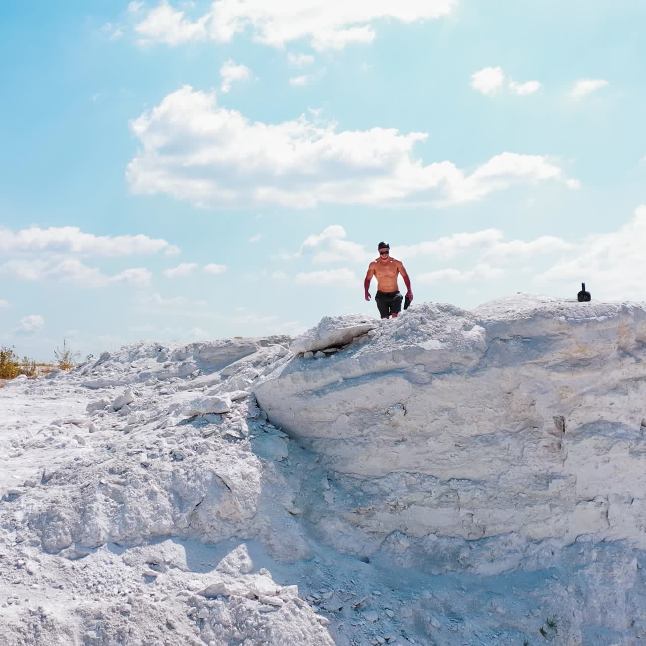 운동 후 휴식을 취하는 사람
