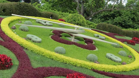 Genf,-Schweiz-–-Die-Faszinierende-Und-Farbenfrohe-Blumenuhr-–-Aus-Nächster-Nähe