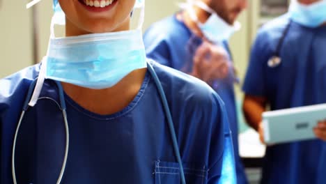 Portrait-of-female-surgeon-in-surgical-mask