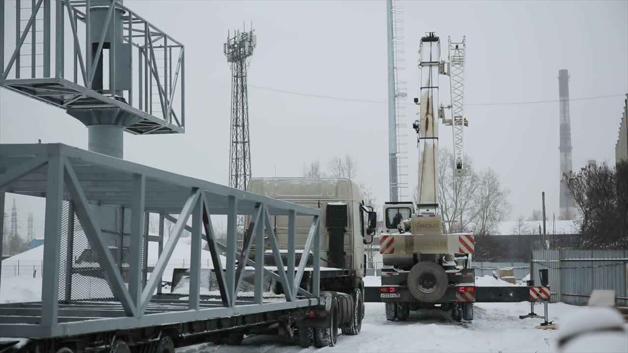 транспортировка больших рекламных щитов и металлических рамочных конструкций зимой