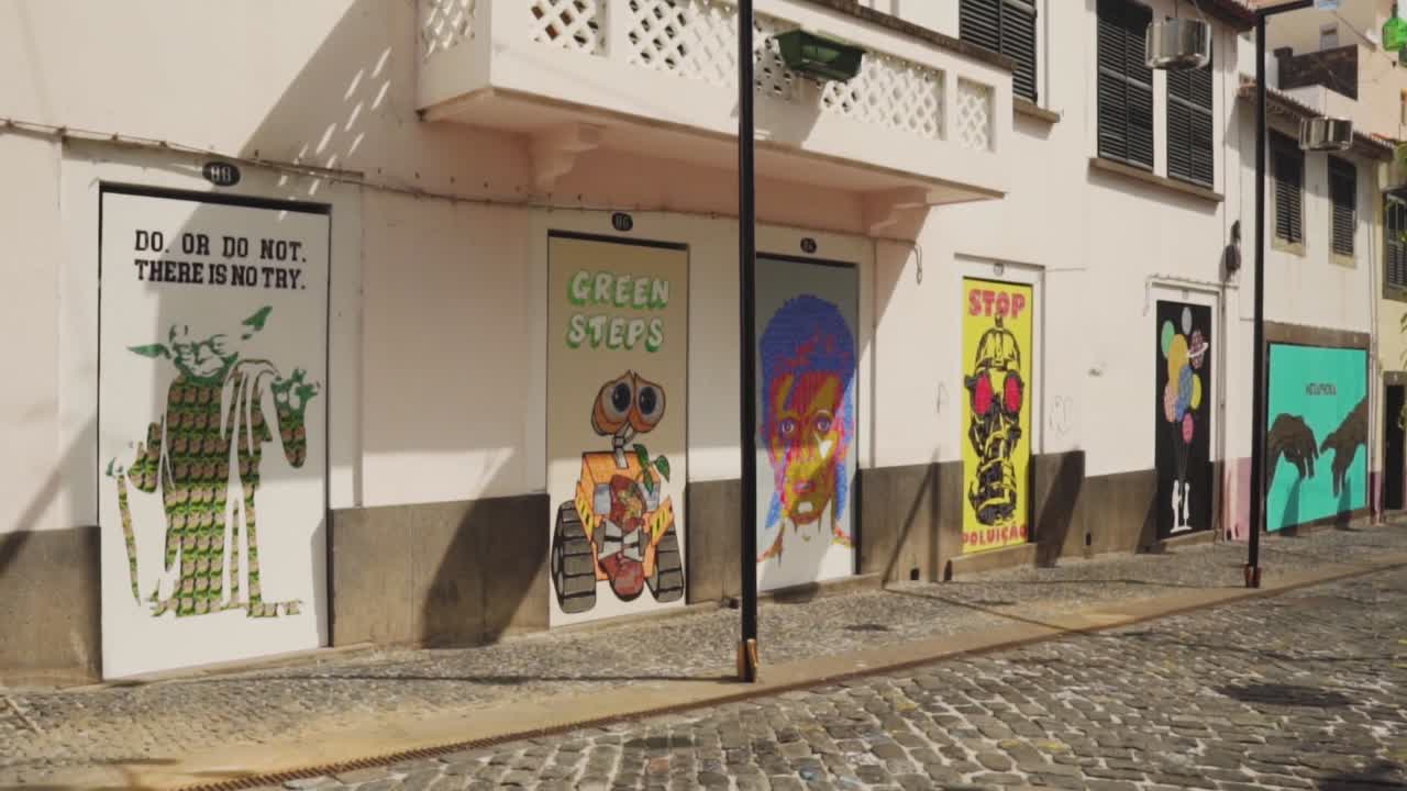 arte callejero colorido en los edificios