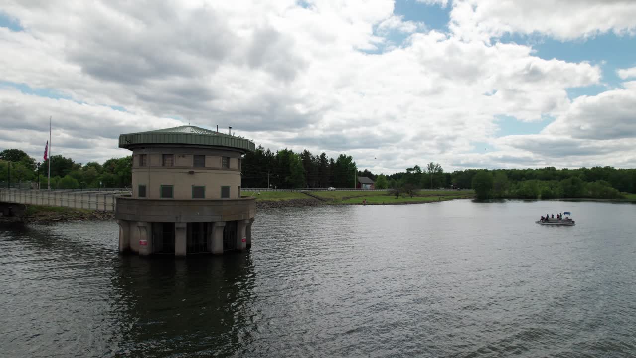 보트가 있는 호수 등대 정적인 전망