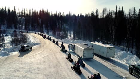 Schneemaschinenfahrt-In-Alaska-Gegen-Krebs.-Petersville,-Alaska