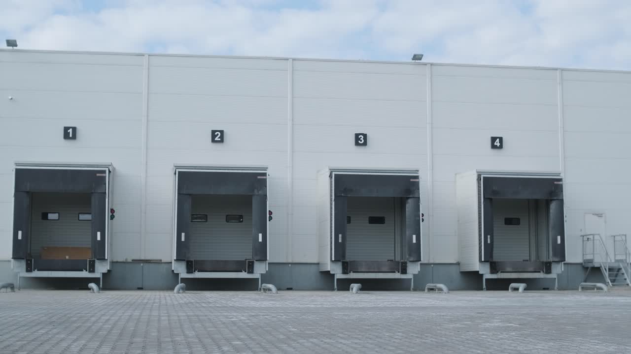 화물 로딩 을 위한 게이트 를 가진 큰 분배 창고