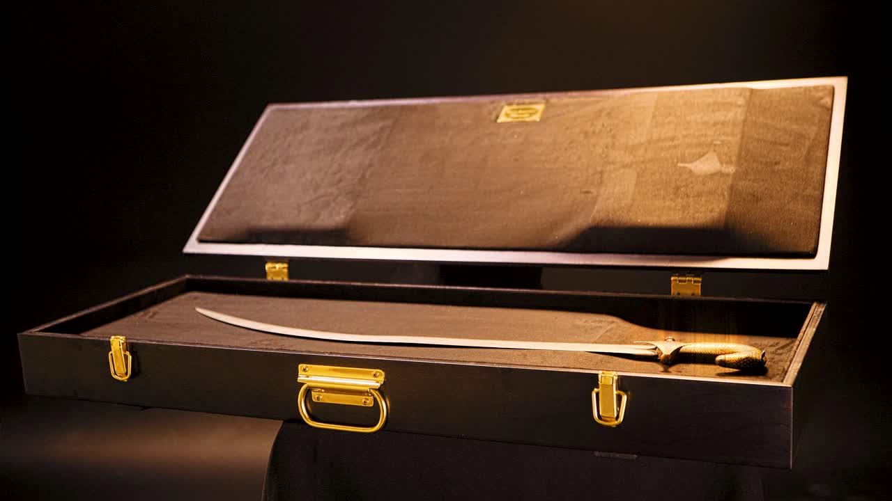 전시장 에 있는 고대 스키미타르