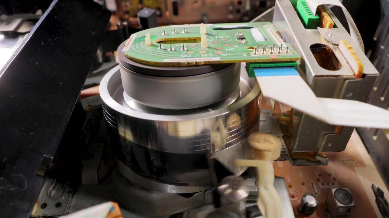 Video helical head vhs mechanism reading a video cassette VHS