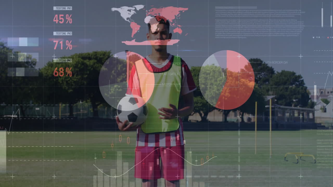 sosteniendo una pelota de fútbol, atleta de pie en el campo con animación de visualización de datos