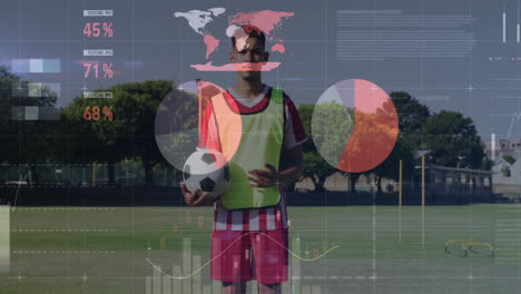 Halten-Eines-Fußballs,-Sportler-Steht-Auf-Dem-Feld-Mit-Datenvisualisierungsanimation