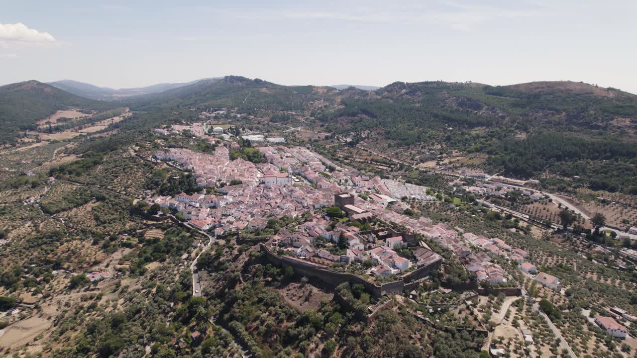 castillo medieval fortificado de castelo de vide con vistas a la encantadora ciudad, portugal
