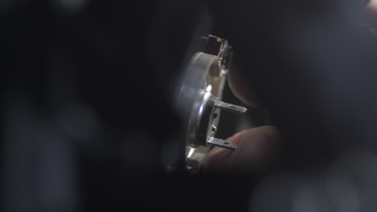Sostituzione lampadina H7 a filamento per auto