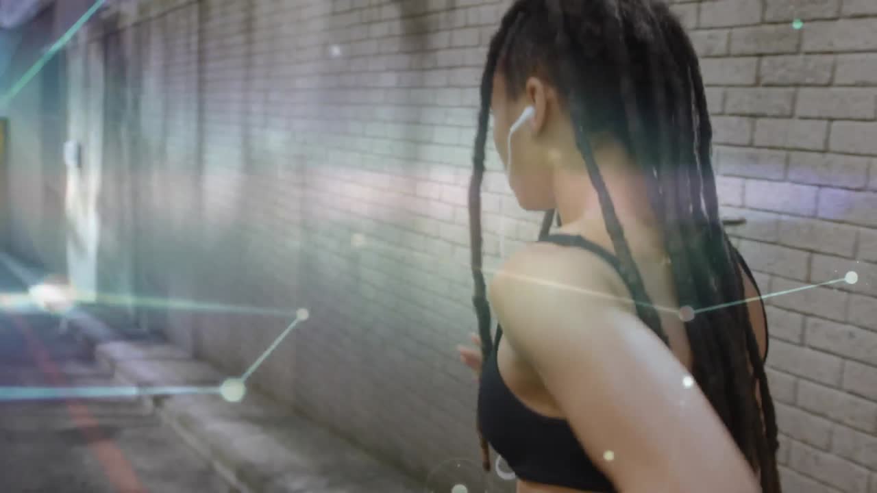 길거리에서 달리는 아프리카계 미국인 여성에 대한 연결망이 빛나고 있습니다.