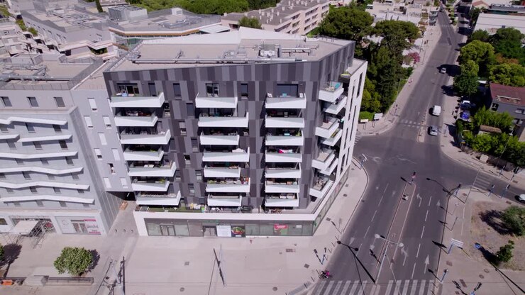 Hermosos y lujosos edificios de apartamentos en el sur de Francia, Montpellier
