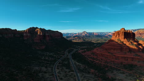 Ruta-Escénica-De-Red-Rock-Por-Bell-Rock-Butte-En-Sedona,-Arizona