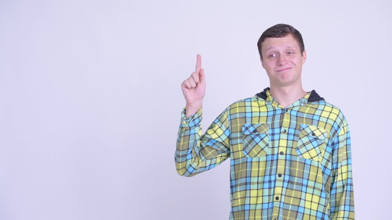 joven feliz y guapo hombre hipster